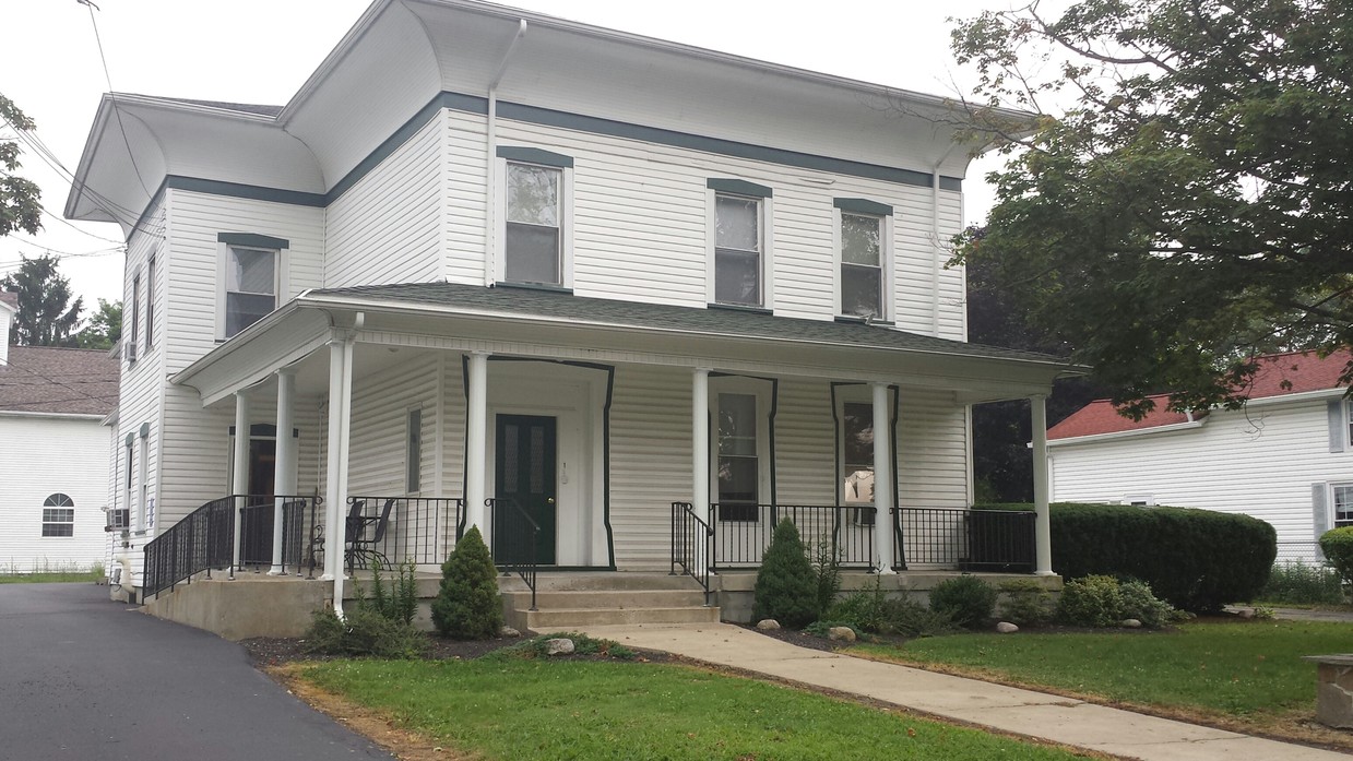 Primary Photo - Main Street Apartments