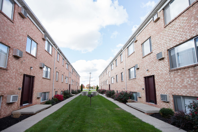 Building Photo - Andover West