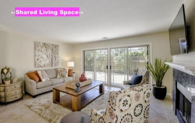 Building Photo - bedroom in Santa Monica CA 90403