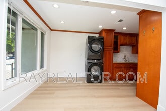 Building Photo - 1099 Bradford Dr