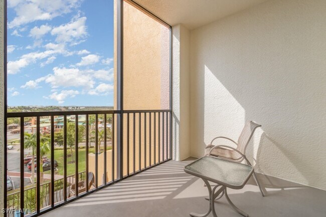 Foto del edificio - 5793 Cape Harbour Dr