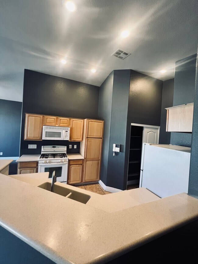 Foto del edificio - Condo For Rent - Ask about our one month f...