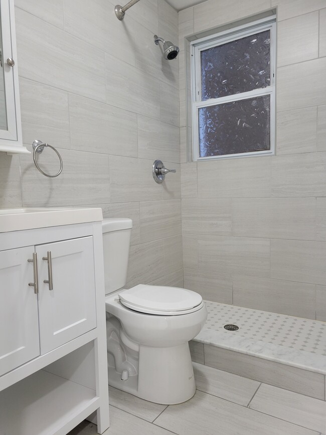 Building Photo - 75 Saint Johns Pl