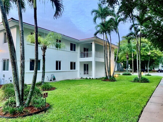 Foto del edificio - 3912 Ponce de Leon Blvd