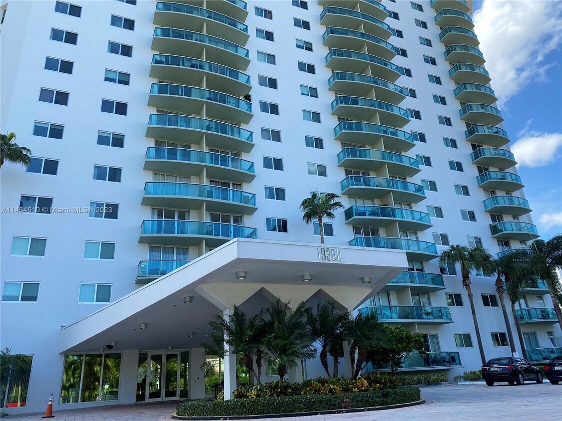 19380 Collins Ave Unit 121, Sunny Isles Beach, FL 33160 Condo for