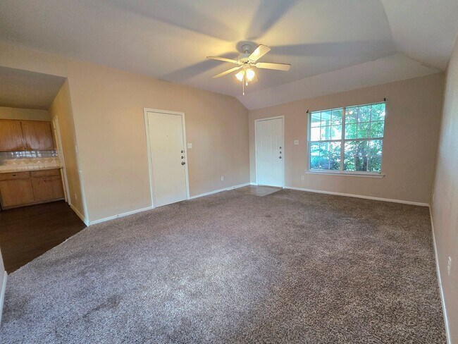 Building Photo - 3 BED 2 BATH DUPLEX IN HARKER HEIGHTS,TX !