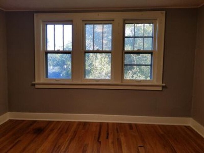 Building Photo - 3 Bed 2 Bath Newly Remodeled