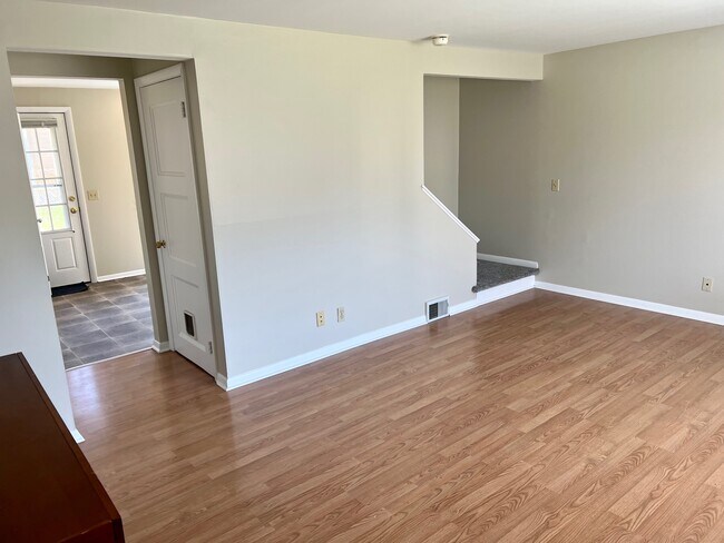 Foto del edificio - 740 Blossom Rd