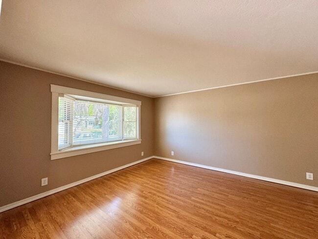 Building Photo - Classic Napa Bel Aire Home 4 Bedrooms, 2 B...