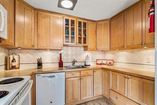 Kitchen - 3365 Chisholm Trl