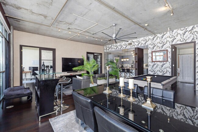 Building Photo - Gorgeous Loft Downtown San Diego!