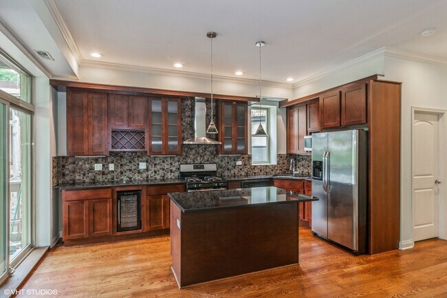 Foto del edificio - 4821 N Winthrop Ave