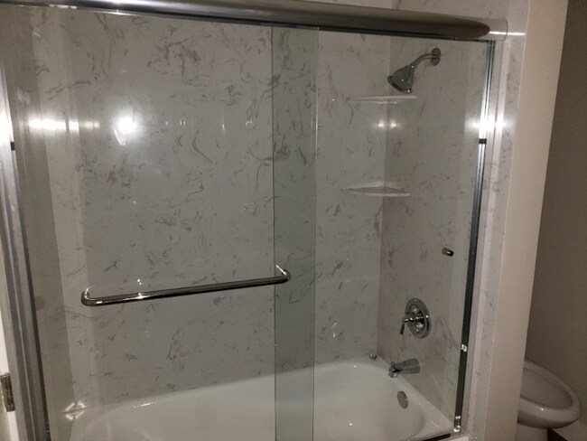 Foto del edificio - 105 E 5th St