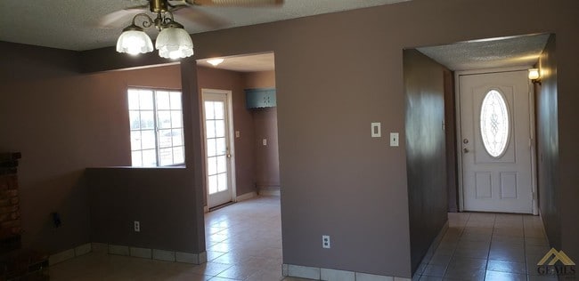 Building Photo - 1200 White Ln