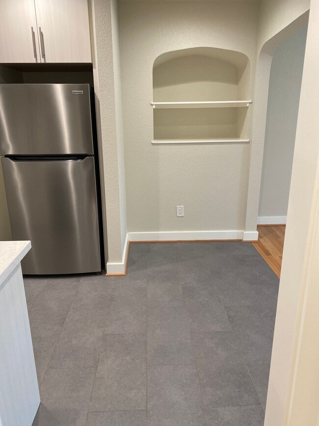 Foto del edificio - New Modern Updates 1250sf Hardwoods Baseme...