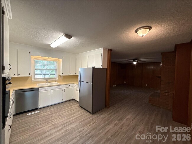 Building Photo - 112 NC-218