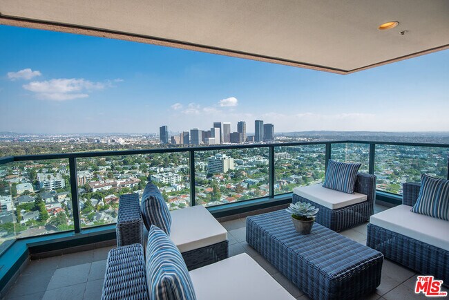Foto del edificio - 10490 Wilshire Blvd