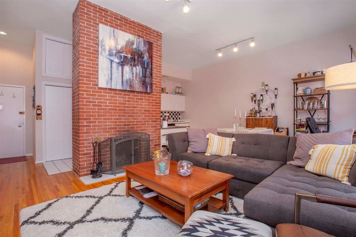 Primary Photo - 222 Grand St
