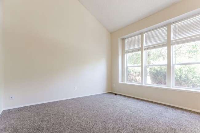 Building Photo - 4442 Biscay St