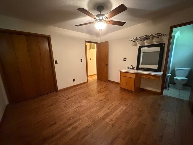 Building Photo - 371 Greenbrier Dr