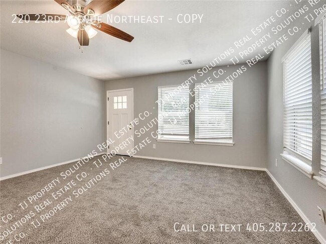 Foto del edificio - Spacious remodeled 3 bedroom home in East ...