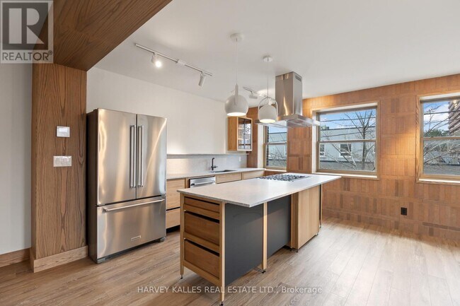 Photo du bâtiment - 663 Greenwood Ave