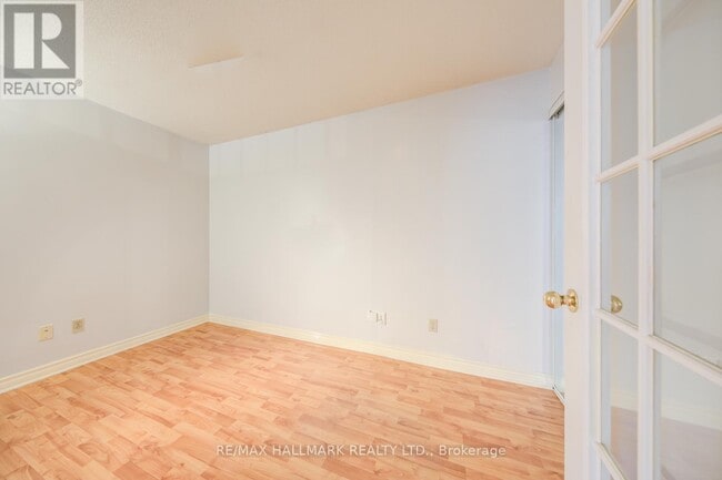 Building Photo - 736 Bay St.