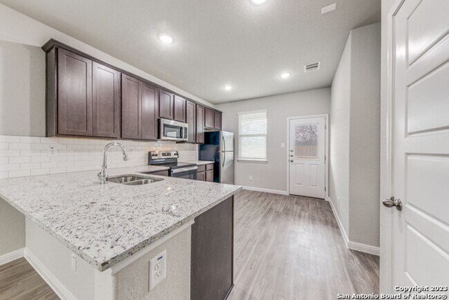 Foto del edificio - Gorgeous 3/2.5 on cul-de-sac in Cibolo wit...