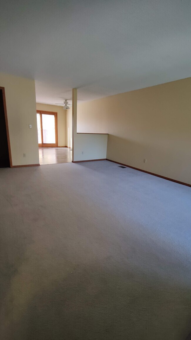 982 Westside Dr, Iowa City, IA 52246 House Rental in Iowa City, IA