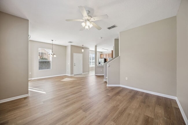 Building Photo - Gorgeous 3/2.5/2 Townhome in Gated Tucker Oaks!