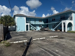 Building Photo - 241 SE 10th Ave