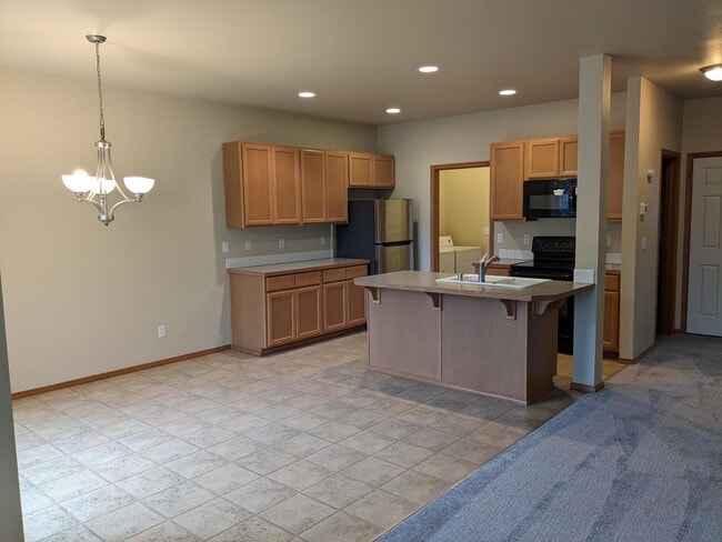 Building Photo - Beautiful 3 Bed 2.5 Bah Home in Auburn