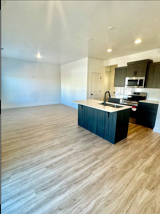 Foto del edificio - 5645 South Aaron Ln