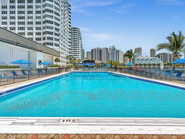 Foto del edificio - 825 Brickell Bay Dr