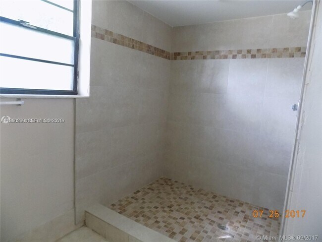 Building Photo - 2191 Bayberry Dr