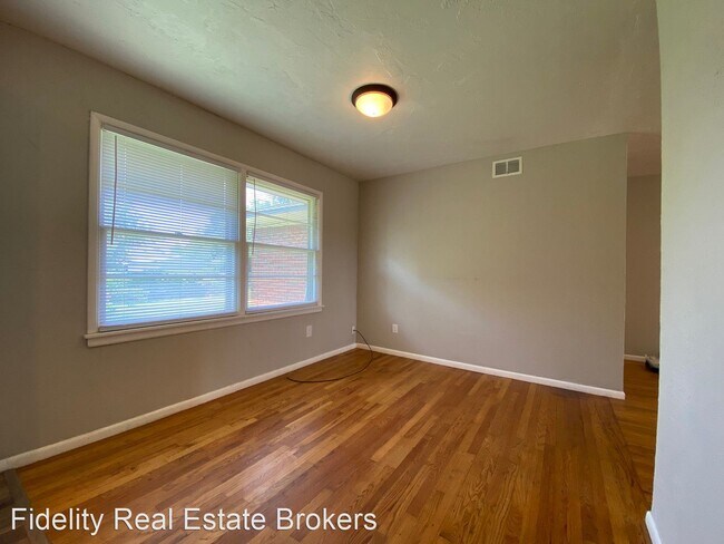 Building Photo - 3 br, 1 bath House - 2609 SW 54th Pl