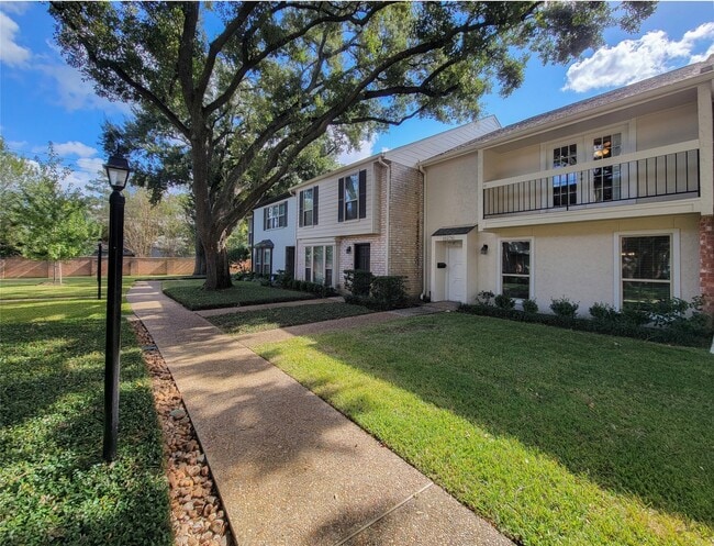 Building Photo - 10276 Briar Forest Dr