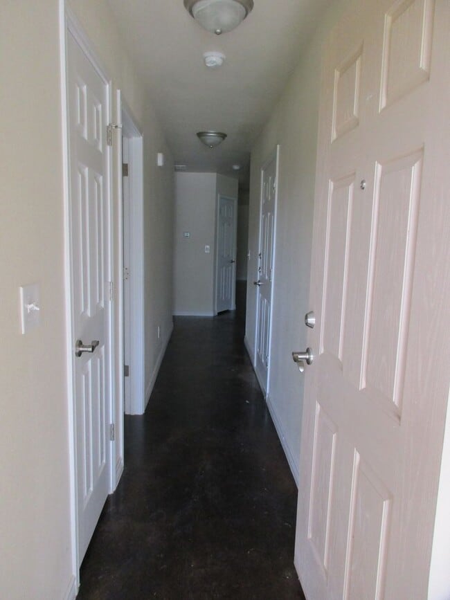 Building Photo - 3/2 Brick Home in Lampasas