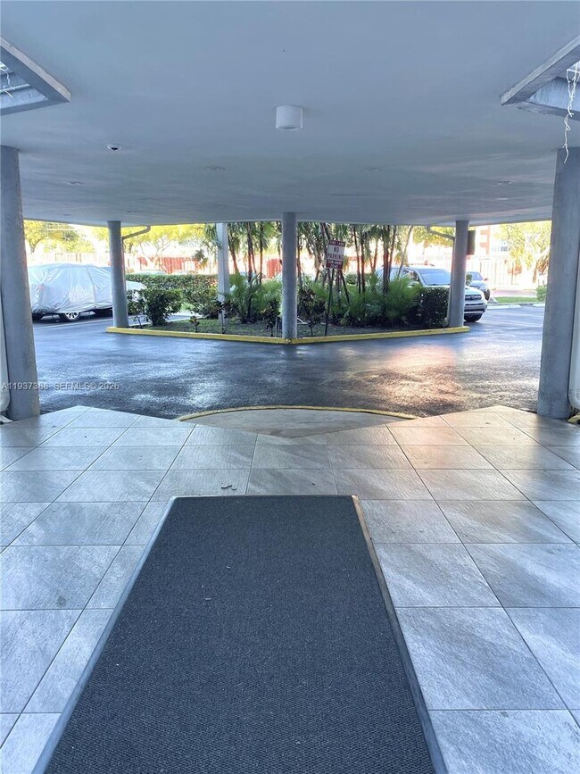 Foto del edificio - 1200 NE Miami Gardens Dr