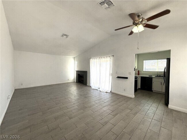 Foto del edificio - 7311 Girard Dr