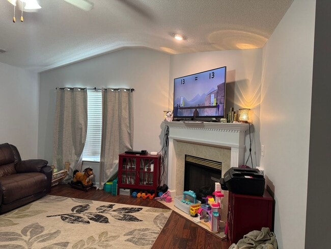 Building Photo - Nice Home in New Bern