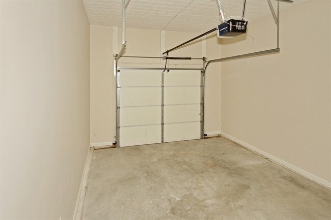 Building Photo - 401 Pond Weed Dr