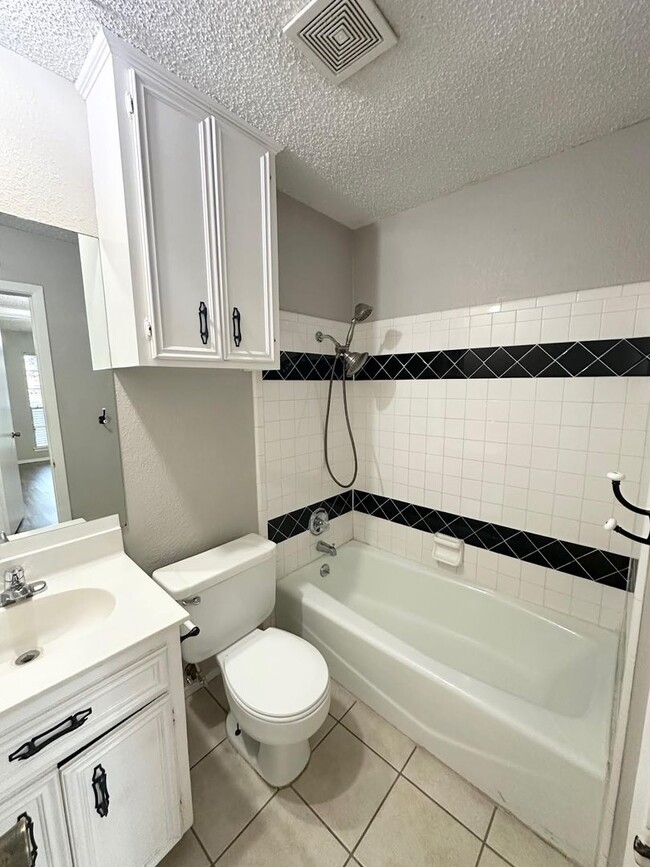 Foto del edificio - 1 Bedroom 1 Bathroom For Lease