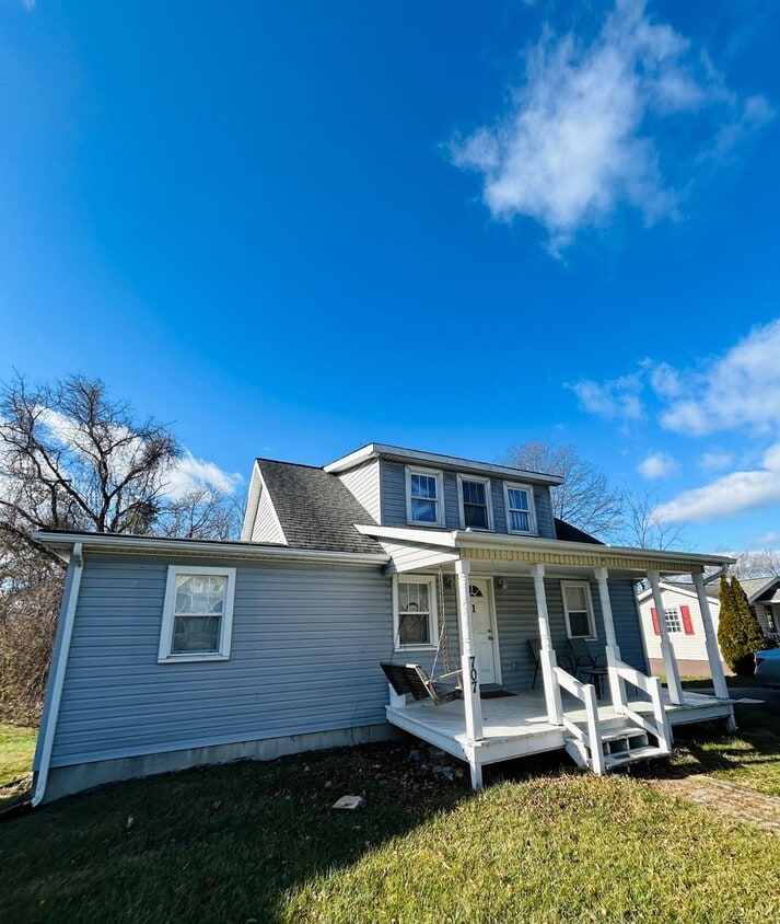 Photo - 707 Progress St