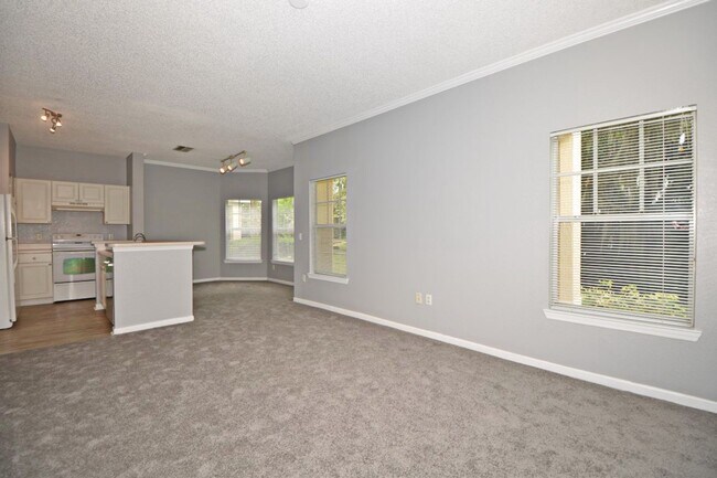 Foto del edificio - Sanford Condo