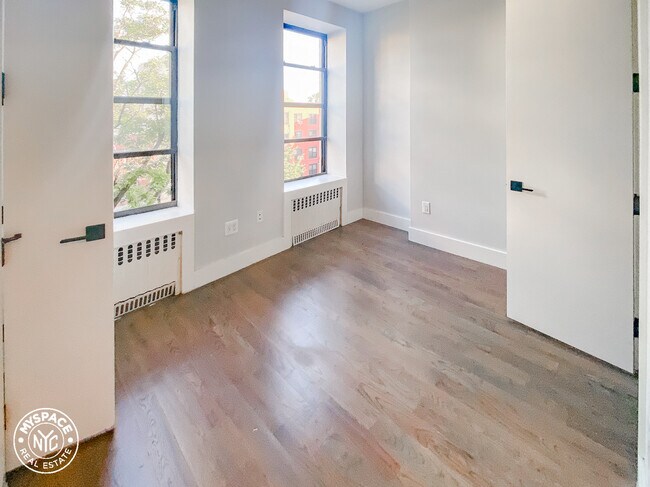 Building Photo - 411 Chauncey St