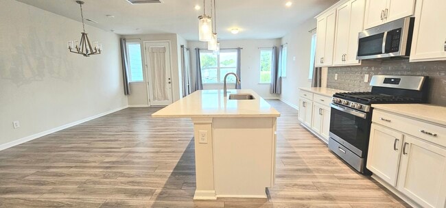 Living, dining and kitchen area - 904 Kinsey Aly