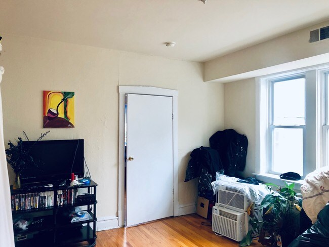 Foto del edificio - 4426 N St Louis Ave