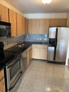 Kitchen - 2020 N Lincoln Park W