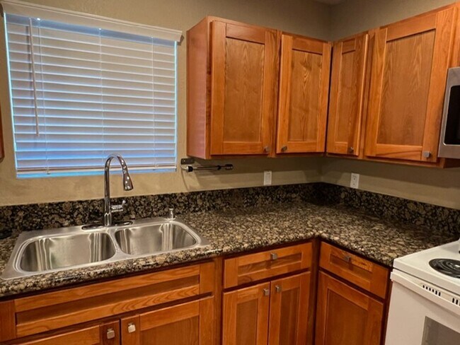 Foto del edificio - 6379 Edgewood Way